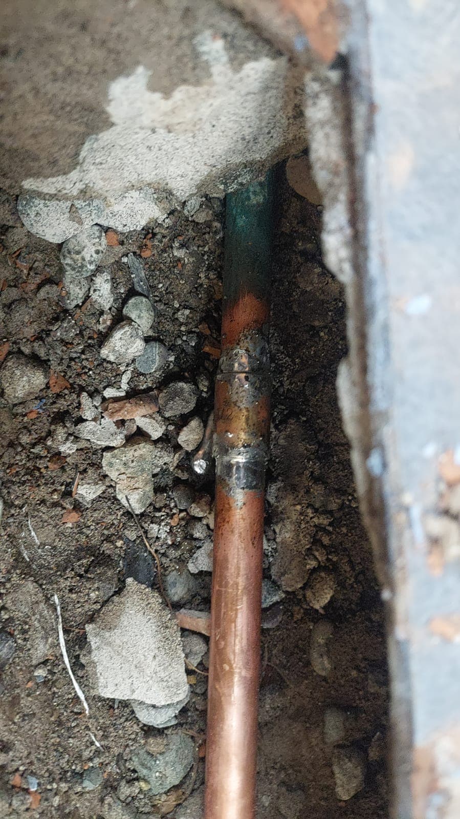 Filtración compleja: unión soldada en cañería de cobre